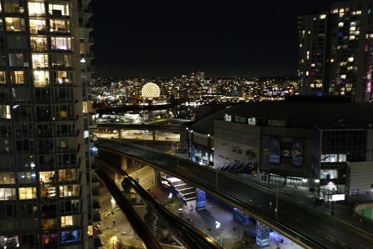 Spacious 3br In Downtown Location Apartment Vancouver