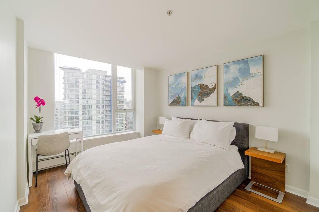 In The Sky With Gorgeous Water Views Apartment *