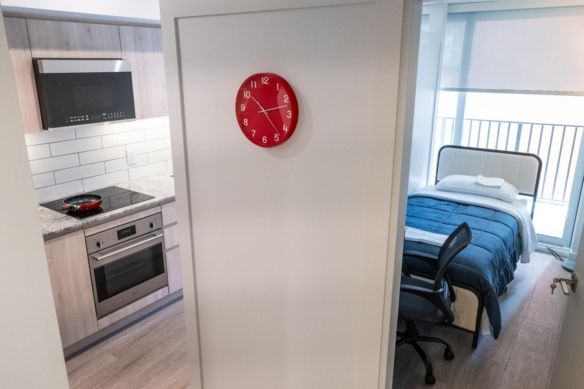 Downtown Center Silverstone Tower I And Ii Long-term Only Your Second In Apartment *