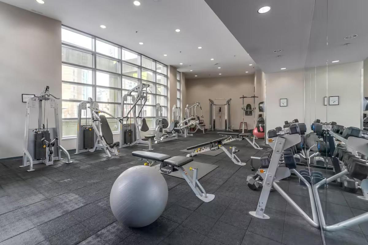 Spacious 3br In Downtown Location Apartment Vancouver