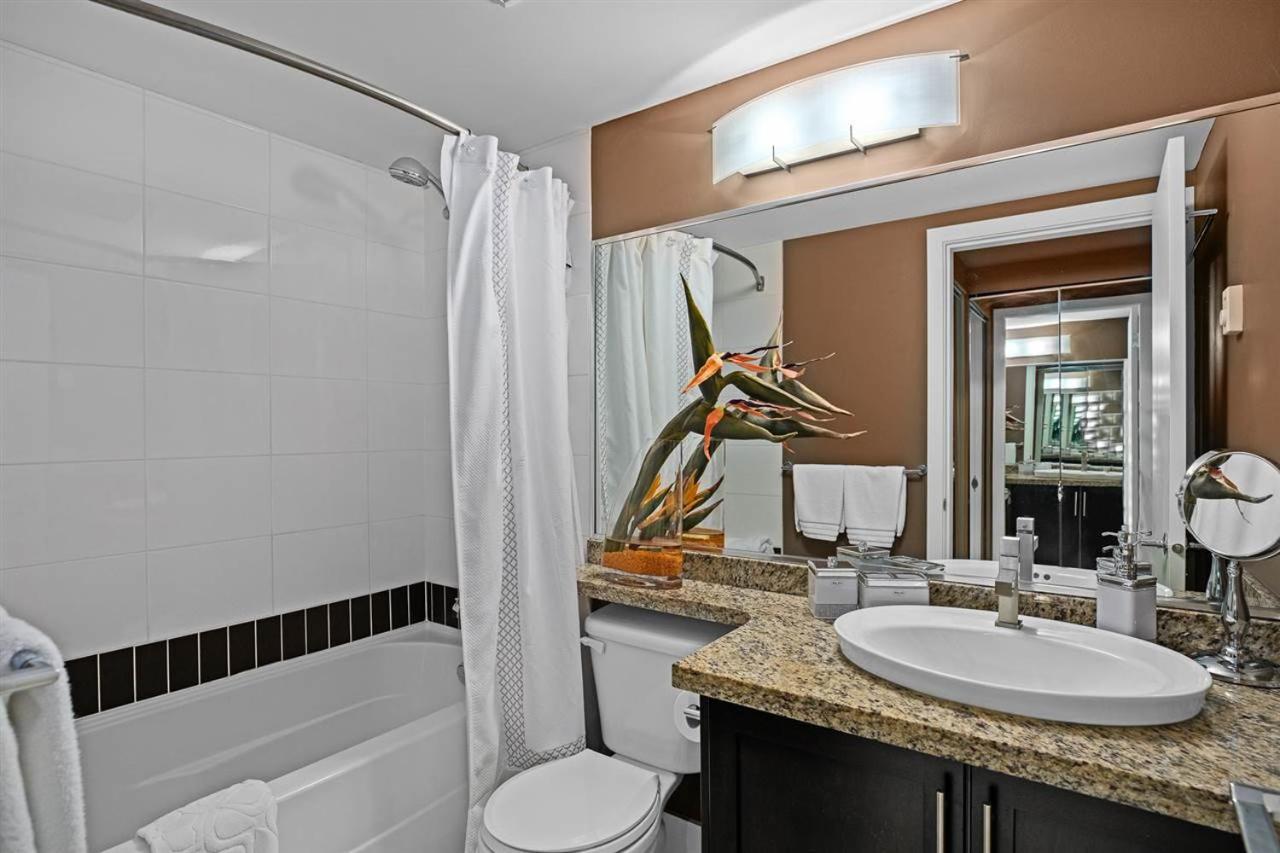 Gorgeous Oasis In The Heart Of Downtown - A Rare Find! Apartment