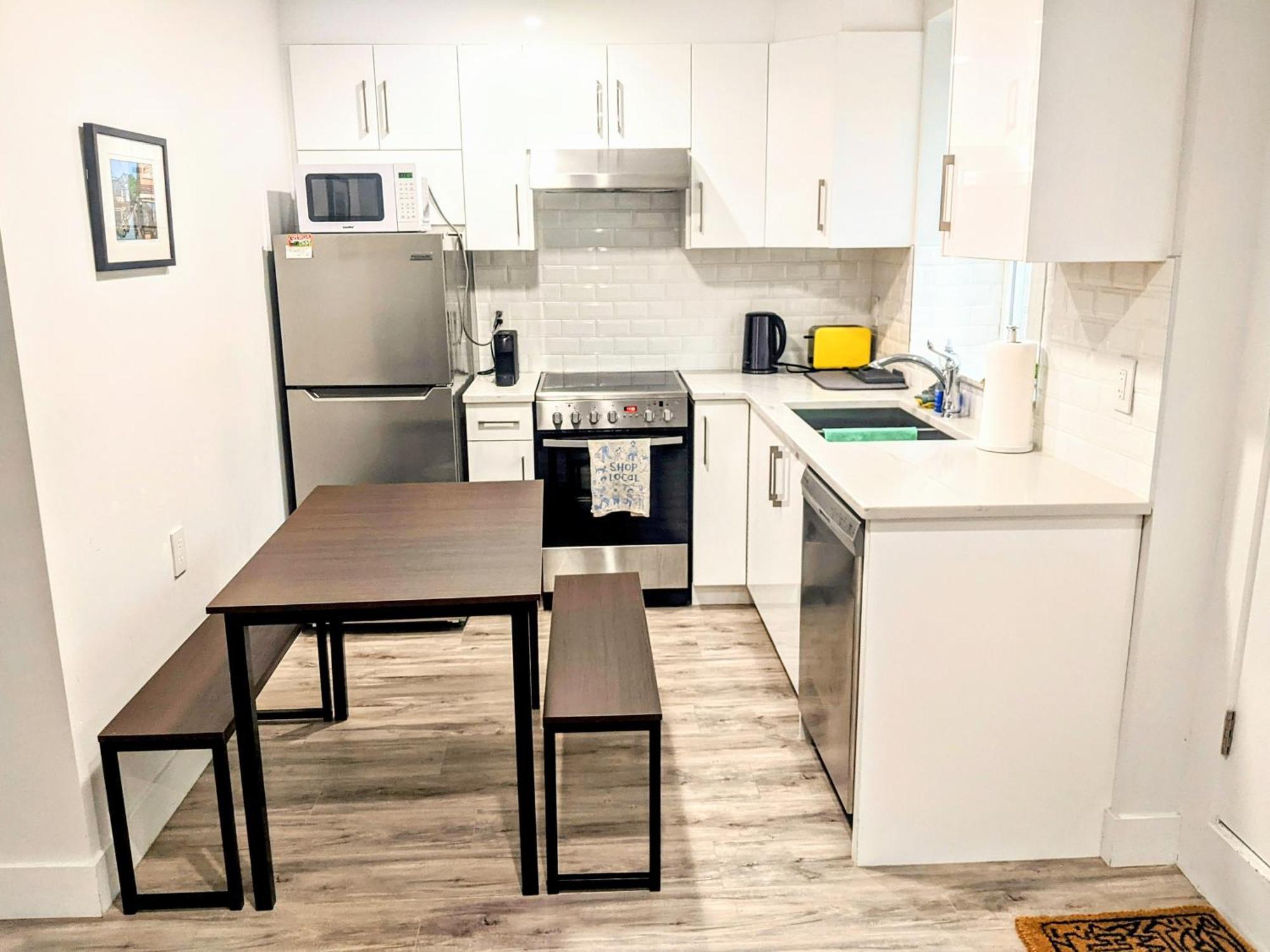 2 Bedrooms Free Parking Location Apartment *