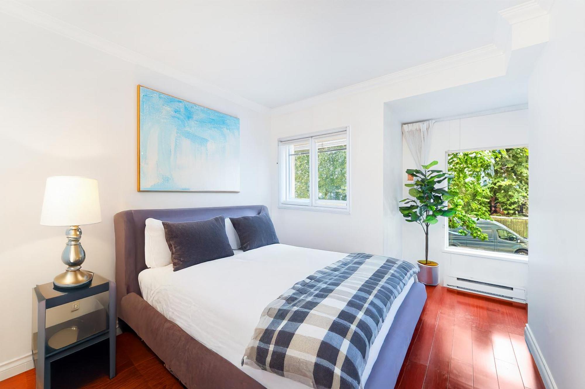 Modern 2 Bedroom Retreat In Coal Harbour Steps To Seawall Apartment