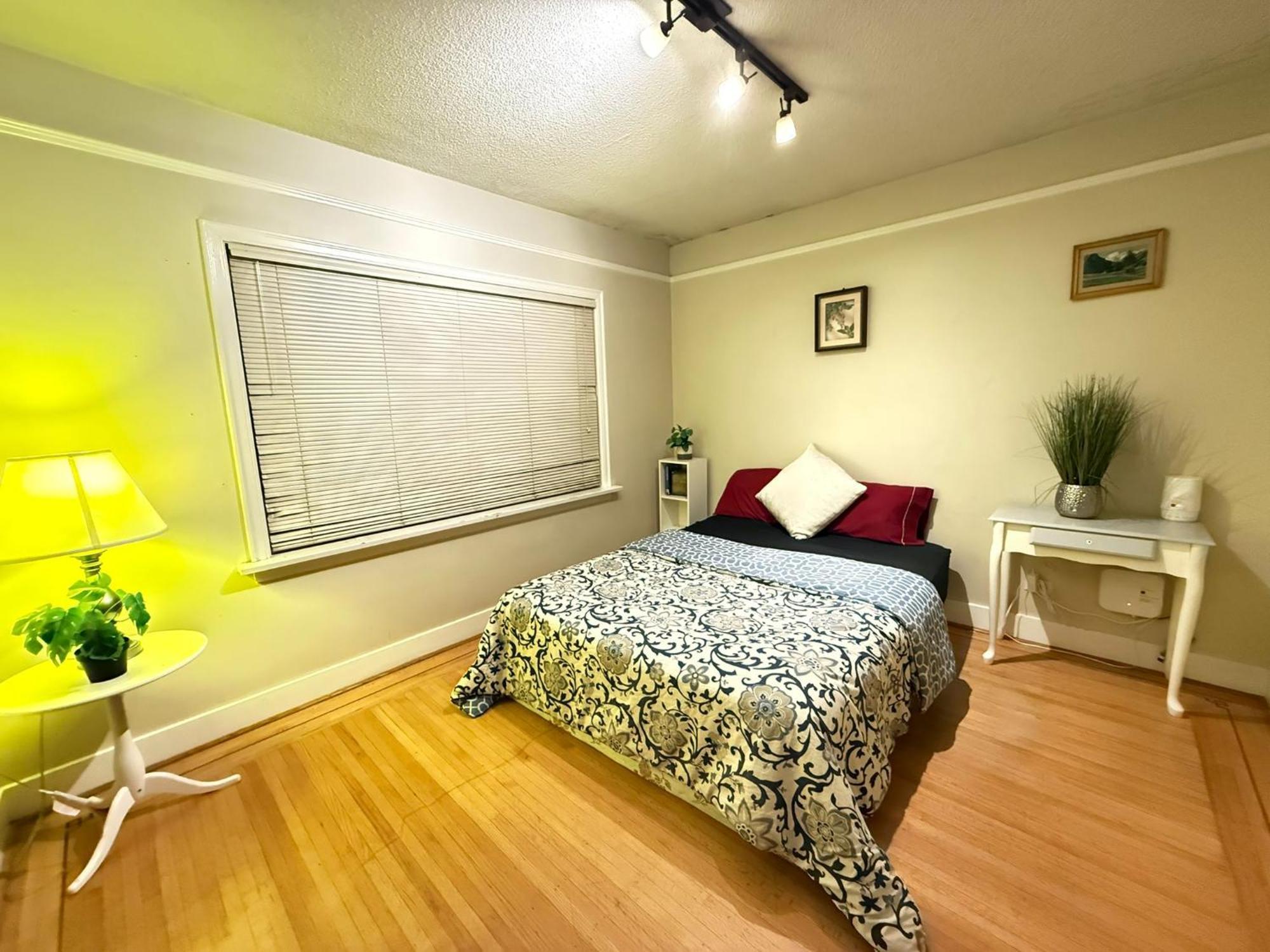 Private In Budget - Near Transit, Shopping, Ubc & Downtown Privatunterkunft Vancouver