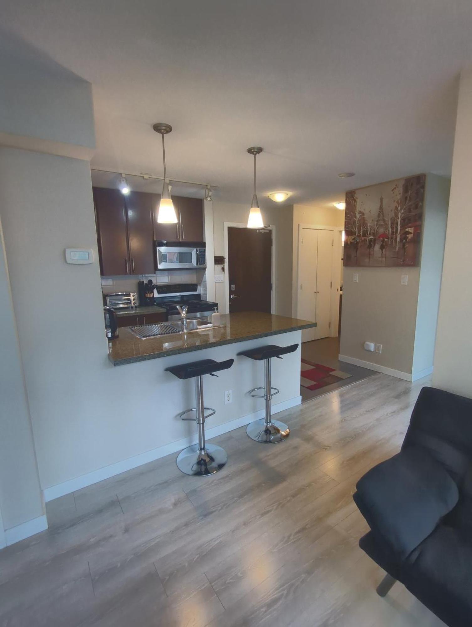 1 Bedroom Beside Roger's Arena, Bcplace, Skytrain Apartment