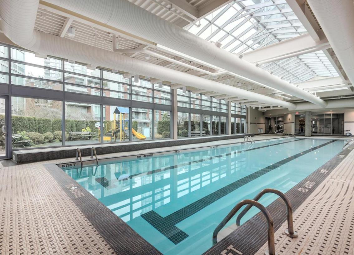 Apartment 1 Bedroom Beside Roger's Arena, Bcplace, Skytrain Vancouver