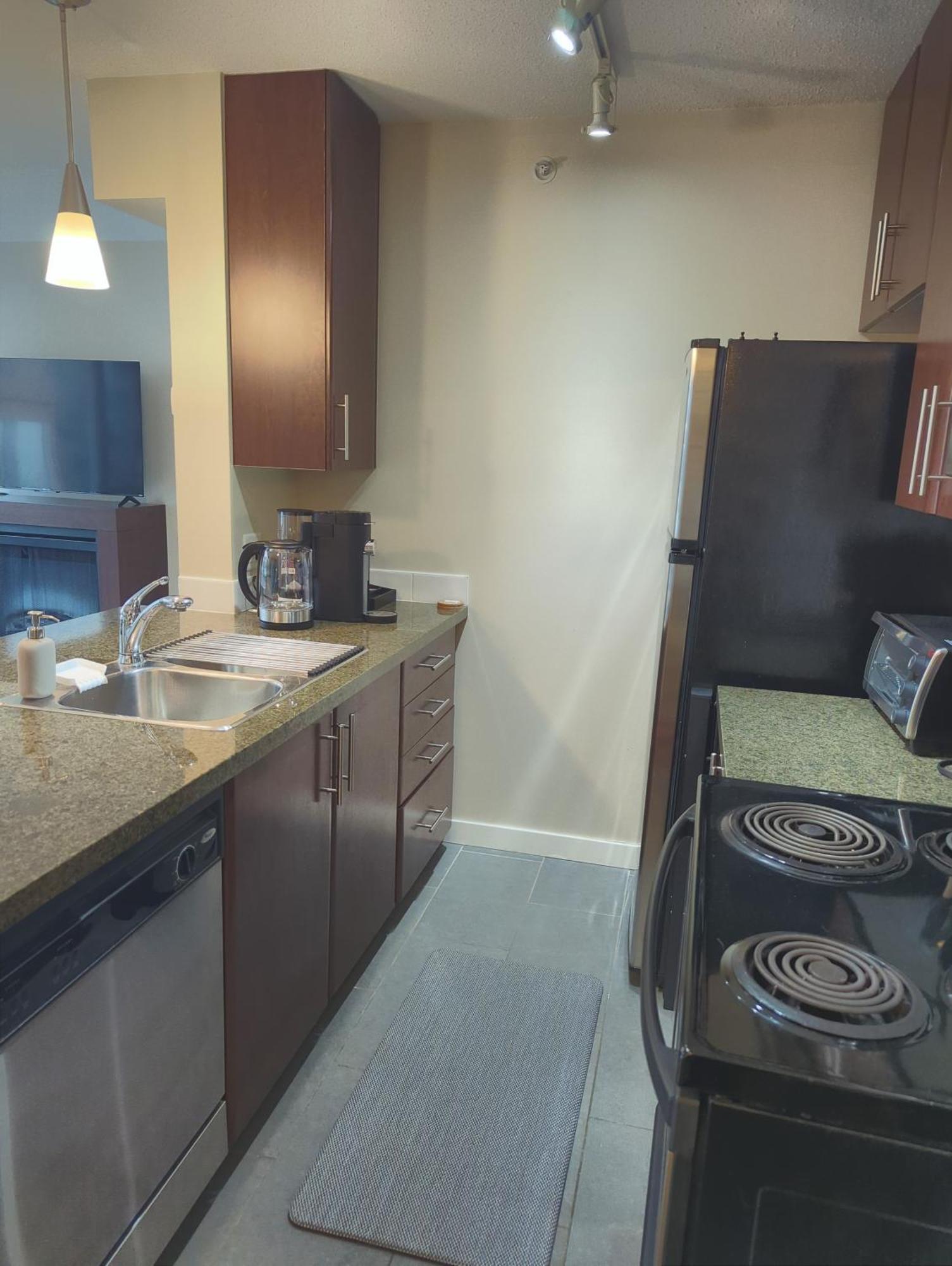 1 Bedroom Beside Roger's Arena, Bcplace, Skytrain Apartment