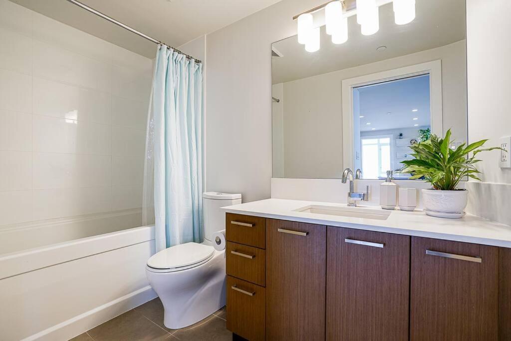 Modern Downtown With Water Views * Vancouver