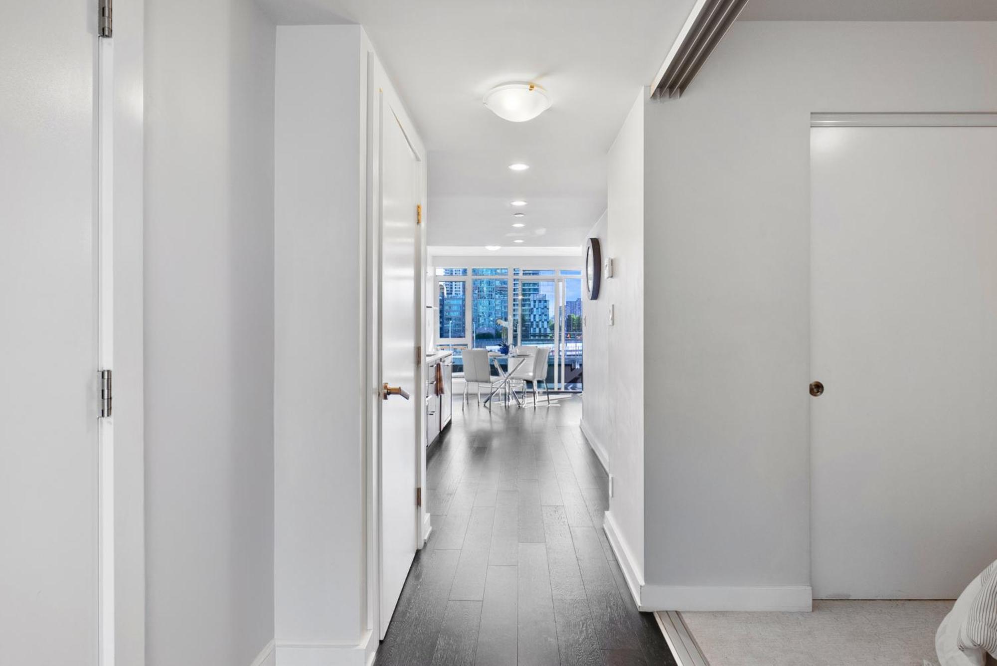 Apartment High Rise 2 Bedroom With Balcony And Spectacular Views