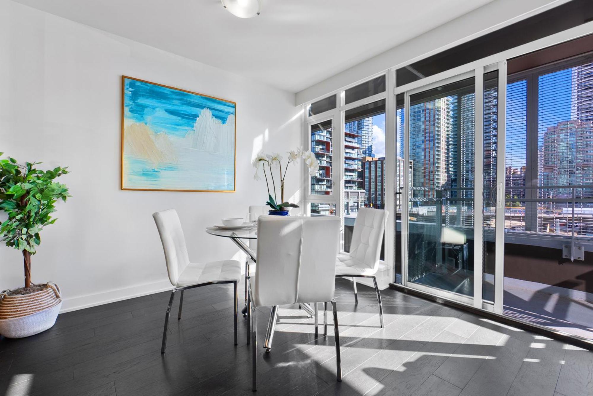 High Rise 2 Bedroom With Balcony And Spectacular Views Vancouver