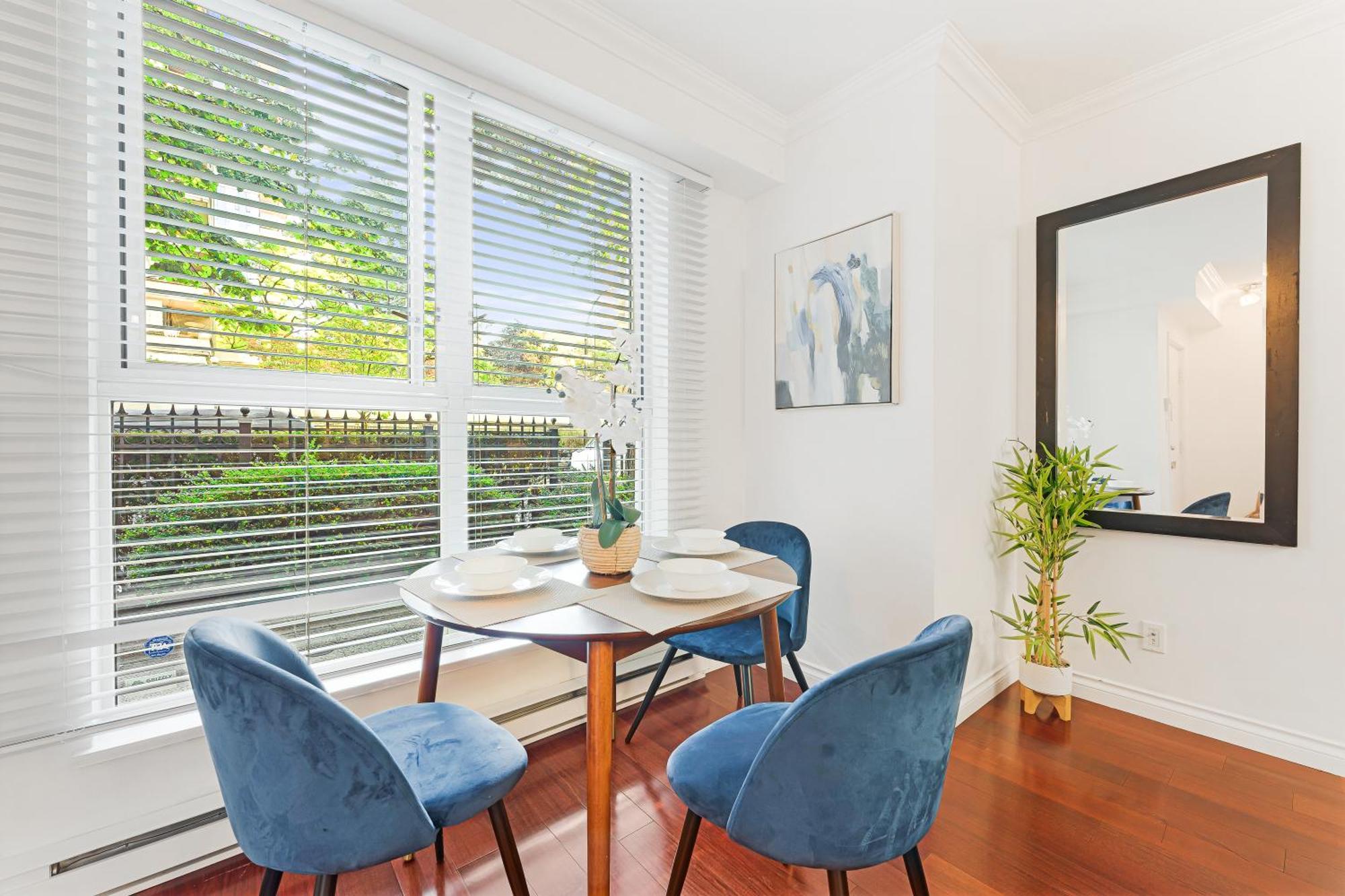 Modern 2 Bedroom Retreat In Coal Harbour Steps To Seawall * Vancouver