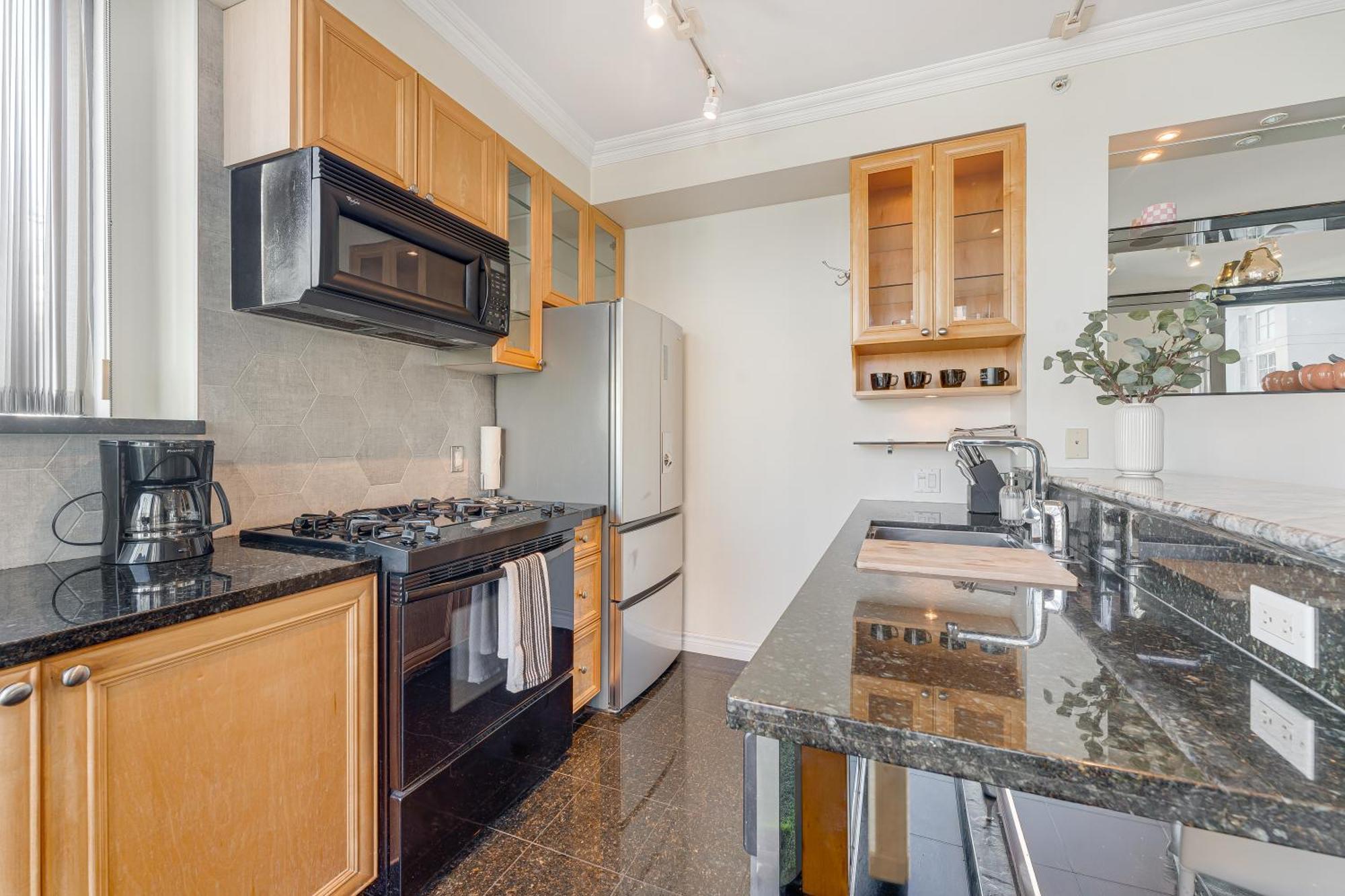 Premium 2 Bedroom In Yaletown Huge And Elegant Living Space Apartment