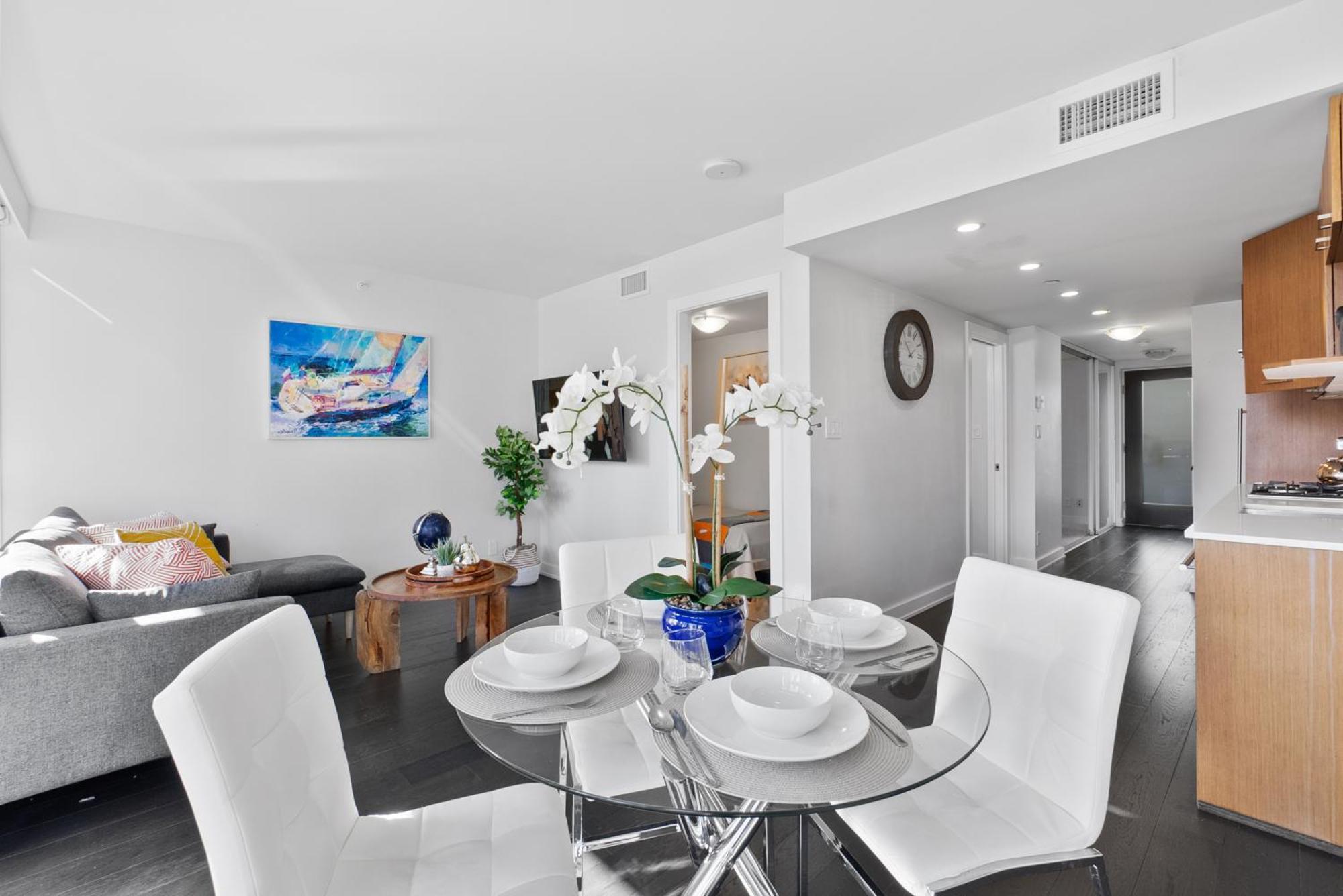 High Rise 2 Bedroom With Balcony And Spectacular Views * Vancouver