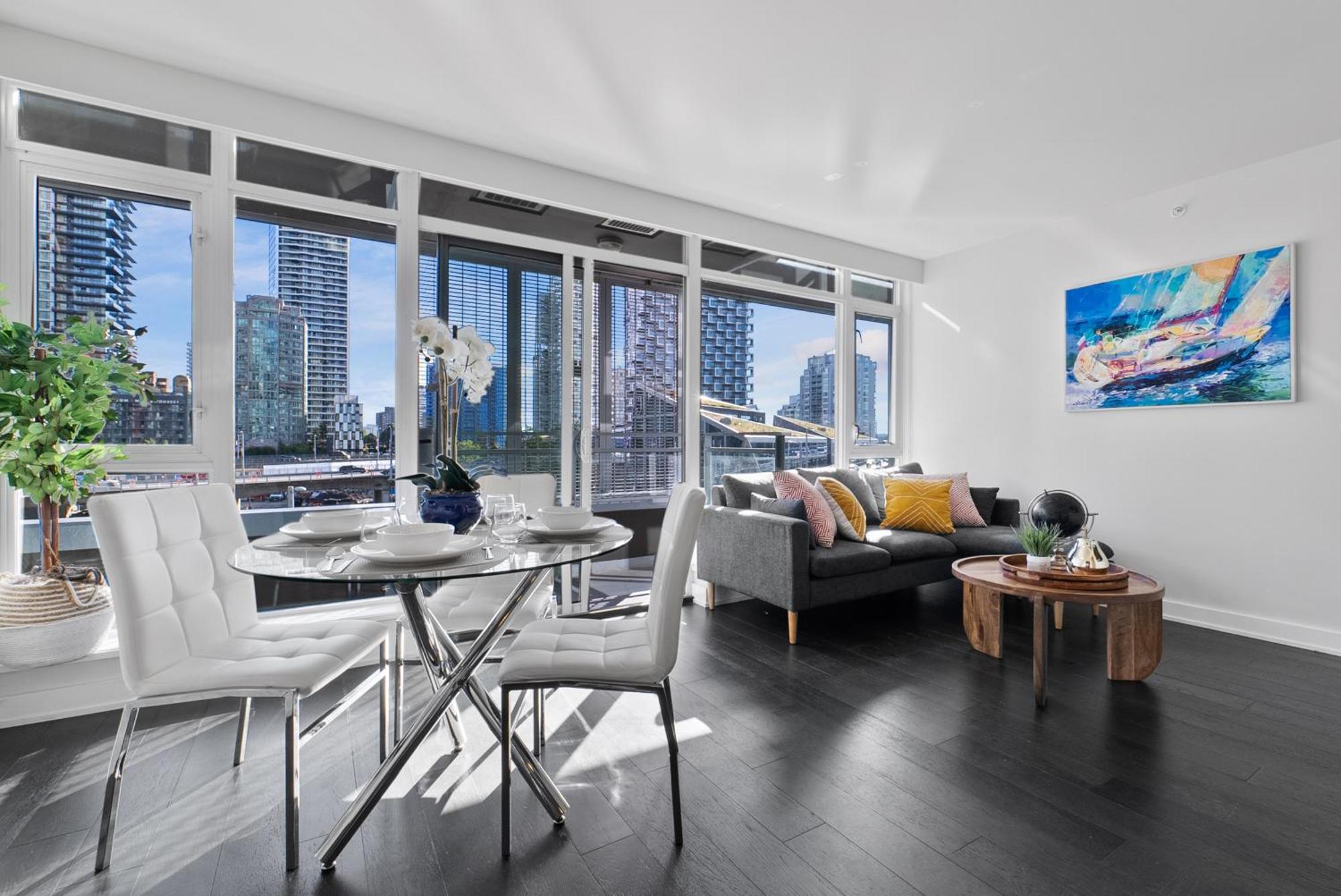 Apartment High Rise 2 Bedroom With Balcony And Spectacular Views *
