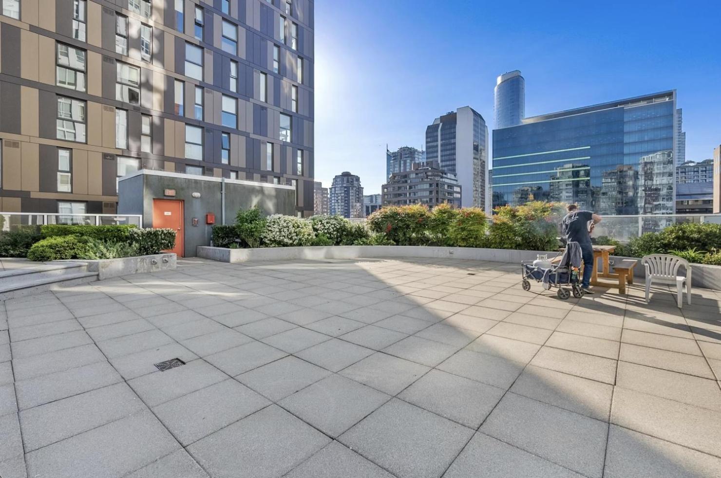 Two-story Loft With A High-rises View And Rooftop Deck * Vancouver
