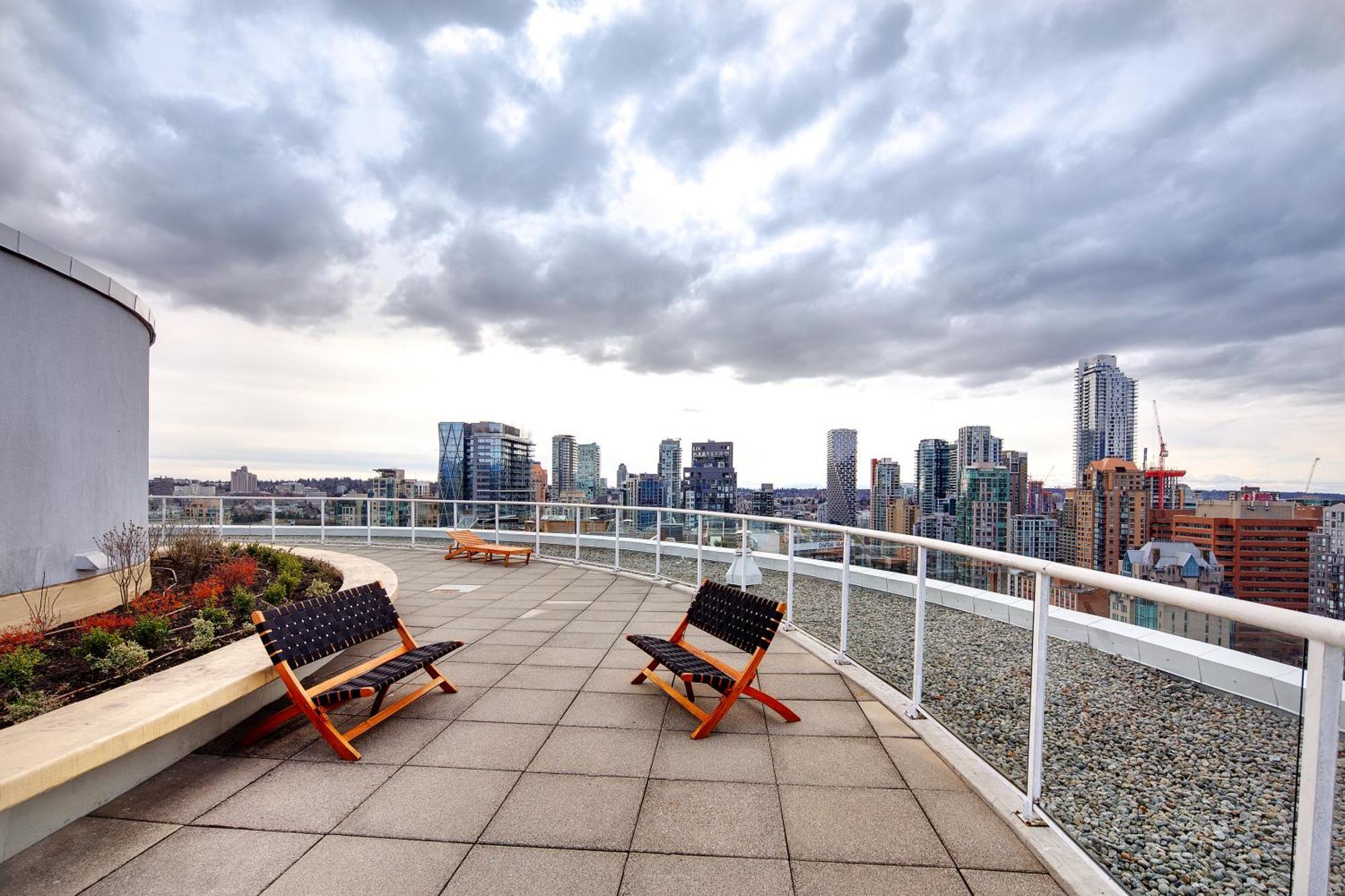 Two-story Loft With A High-rises View And Rooftop Deck Apartment