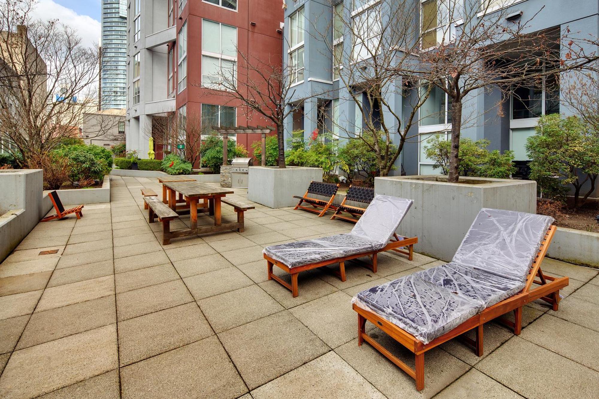 Two-story Loft With A High-rises View And Rooftop Deck *