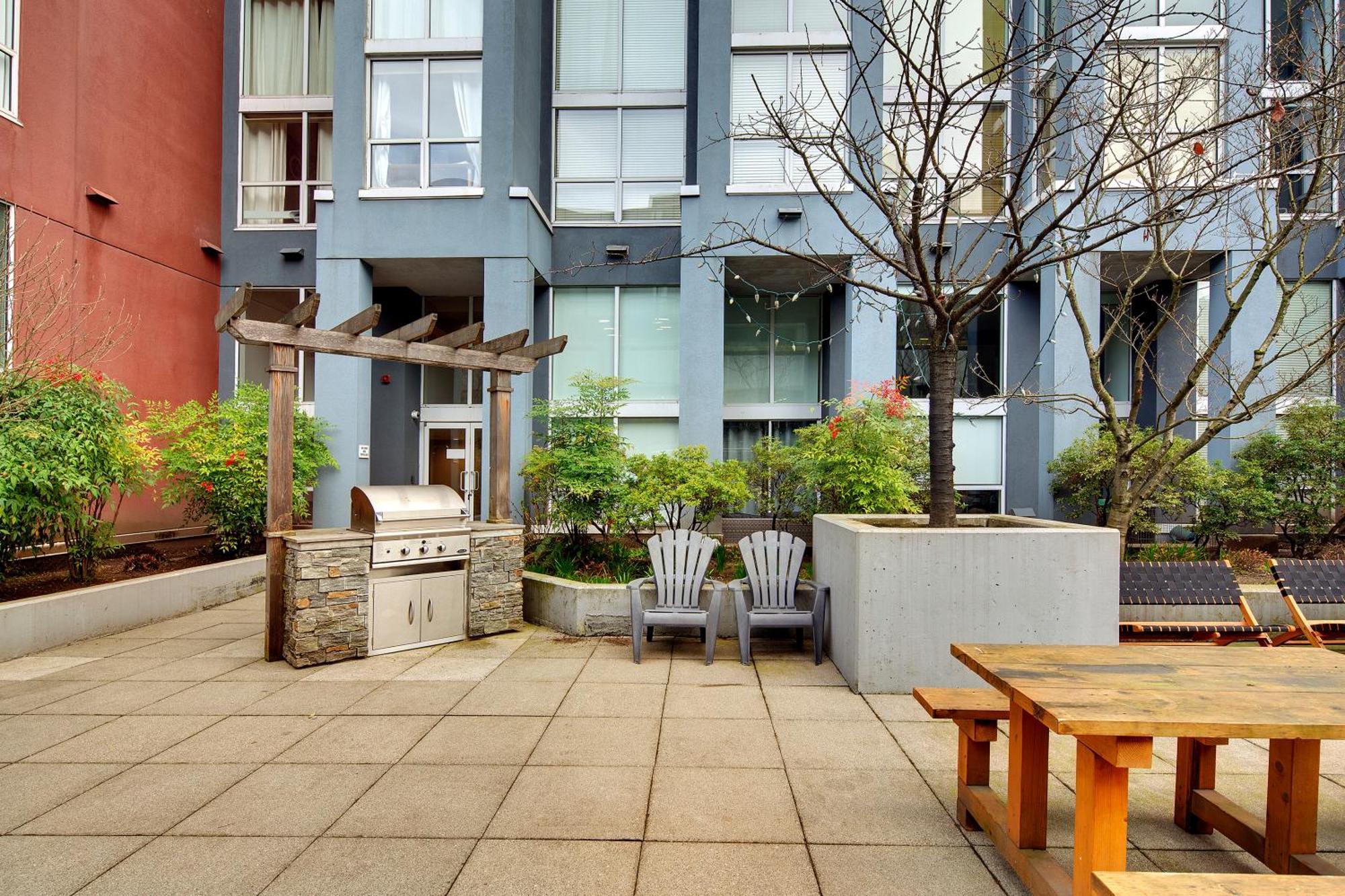 Two-story Loft With A High-rises View And Rooftop Deck Apartment Vancouver