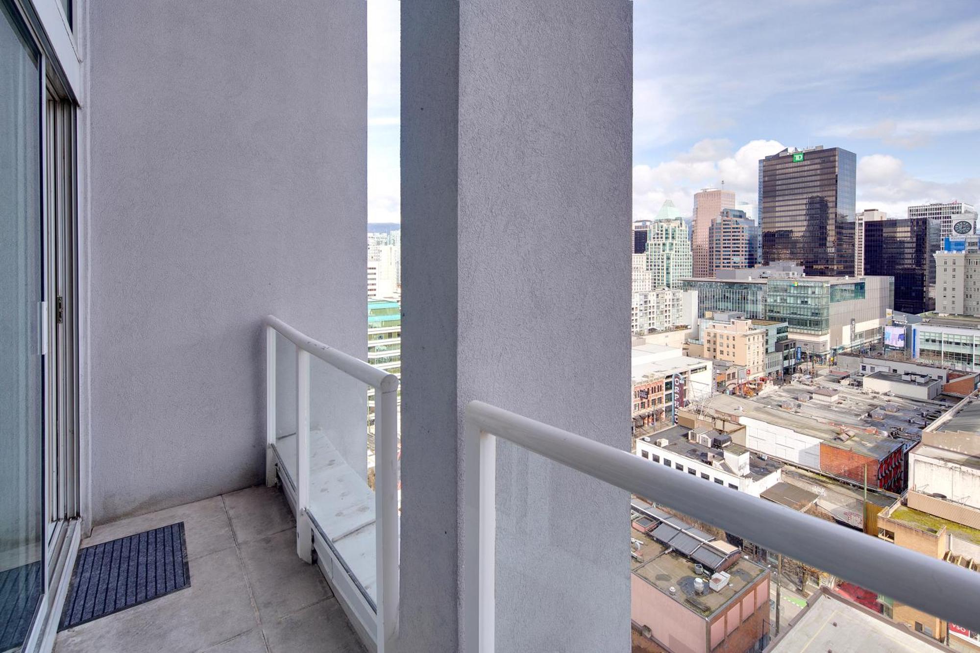 Apartment Two-story Loft With A High-rises View And Rooftop Deck *
