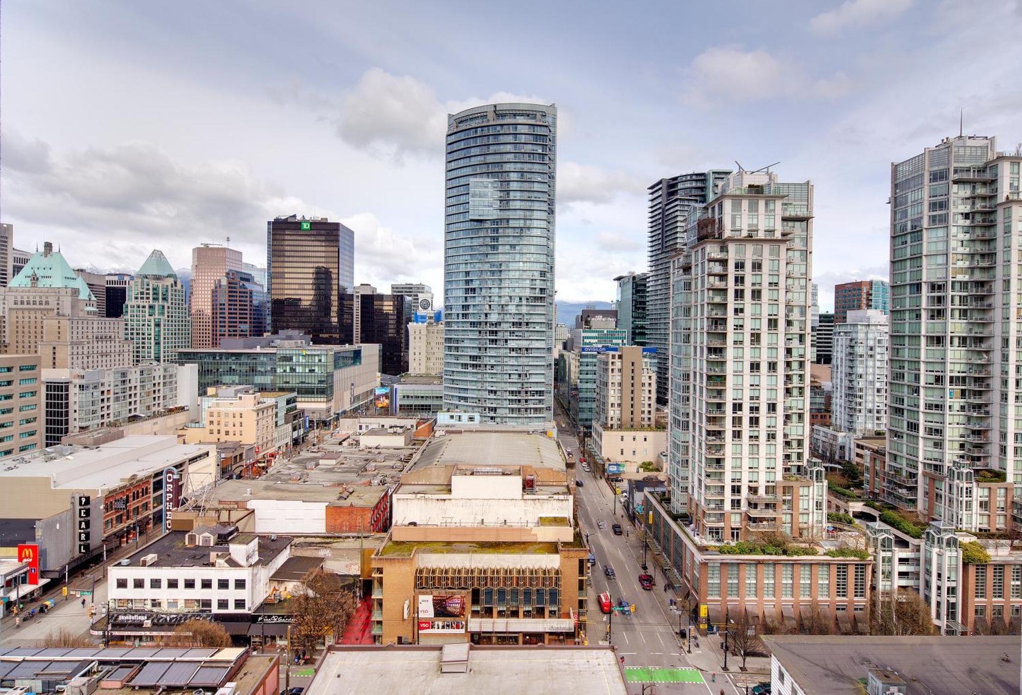 Two-story Loft With A High-rises View And Rooftop Deck Apartment Vancouver