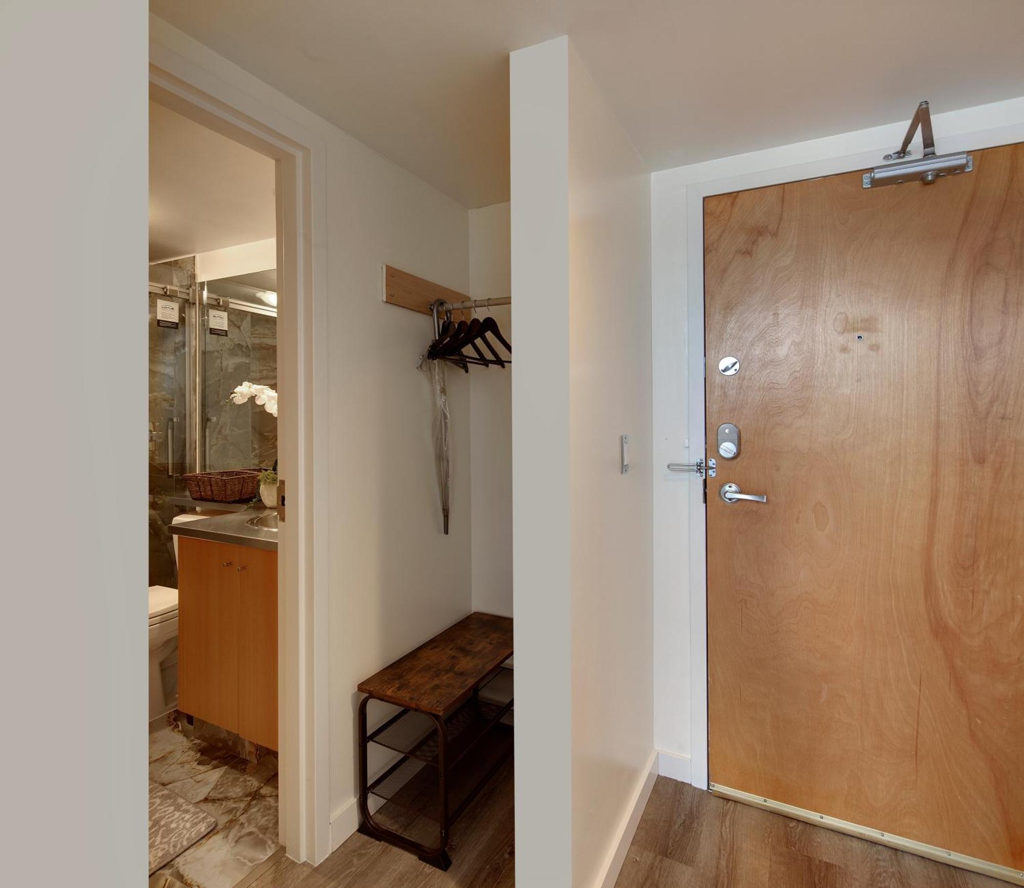 Two-story Loft With A High-rises View And Rooftop Deck * Vancouver
