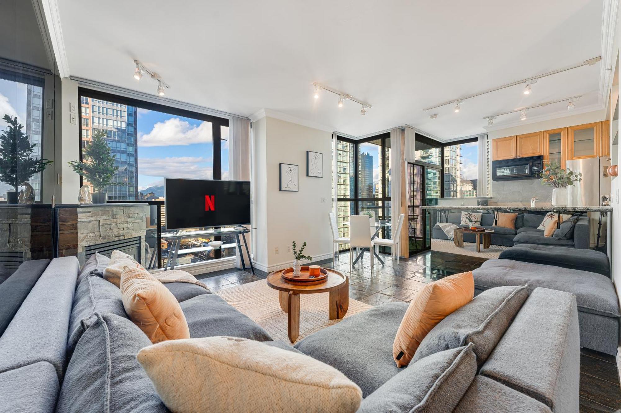 Premium 2 Bedroom In Yaletown Huge And Elegant Living Space Vancouver