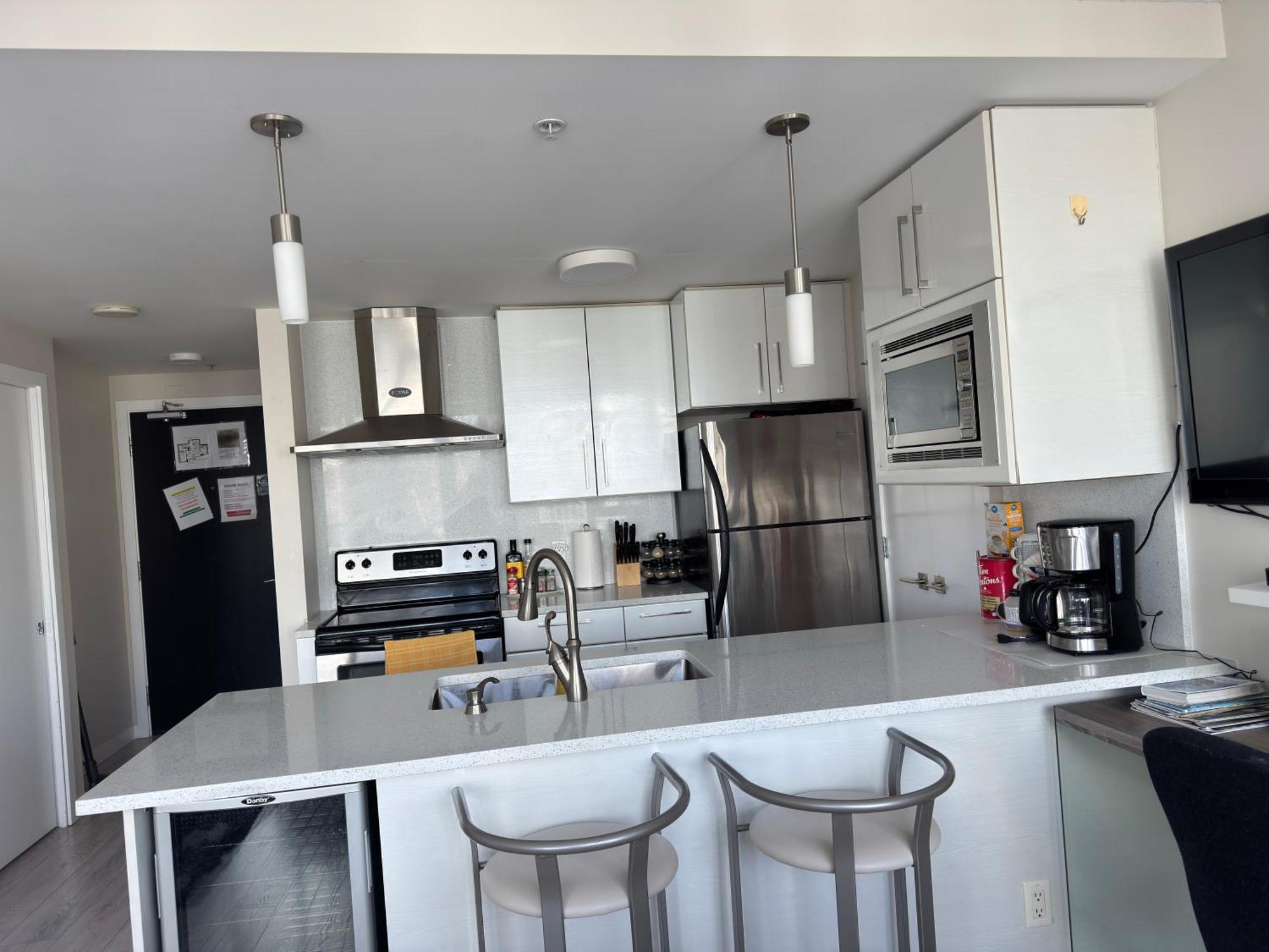 Downtown Water View Condo: Modern 2br With Ac And Parking
