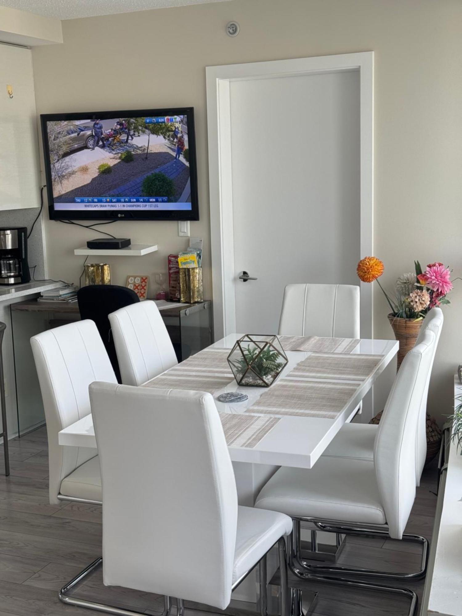Downtown Water View Condo: Modern 2br With Ac And Parking Apartment