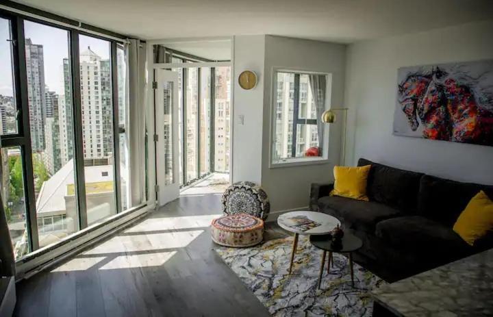 Luxury Ocean View Apartment- Heart Of Yaletown Downtown *
