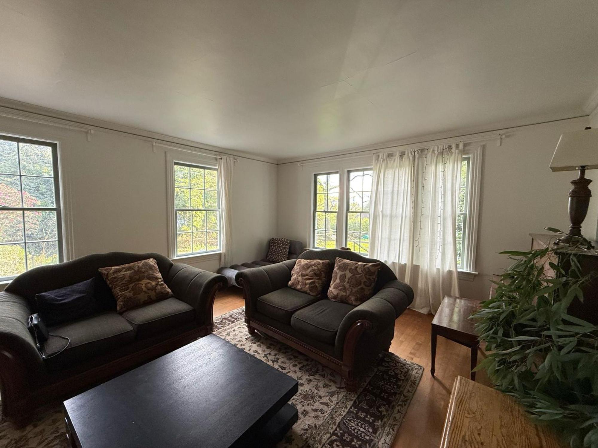 Private In Vancouver- Walk To Beautiful Kerrisdale Shopping Boulevard *