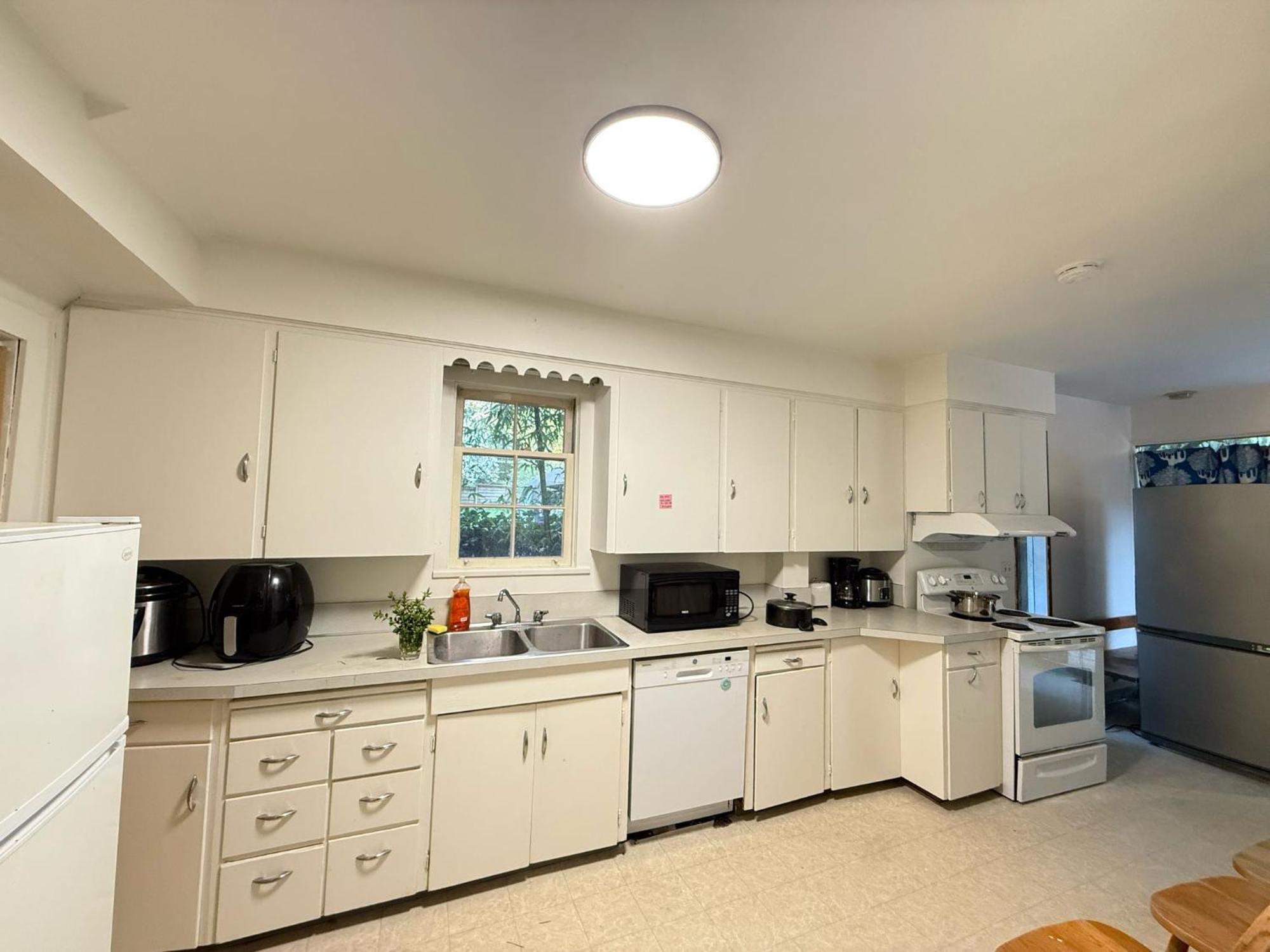 Privatunterkunft Private In Vancouver- Walk To Beautiful Kerrisdale Shopping Boulevard *