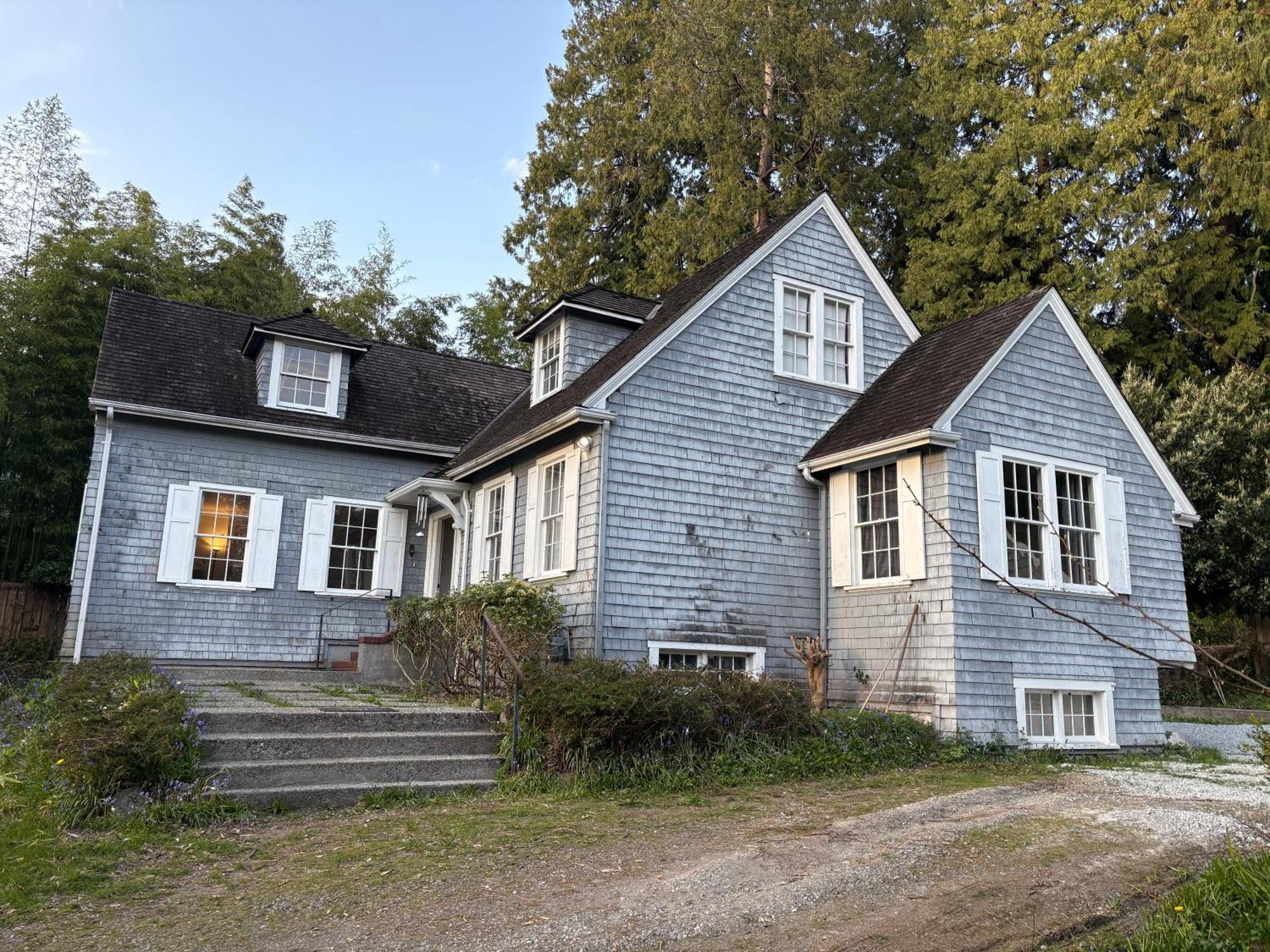 Private In Vancouver- Walk To Beautiful Kerrisdale Shopping Boulevard * Vancouver
