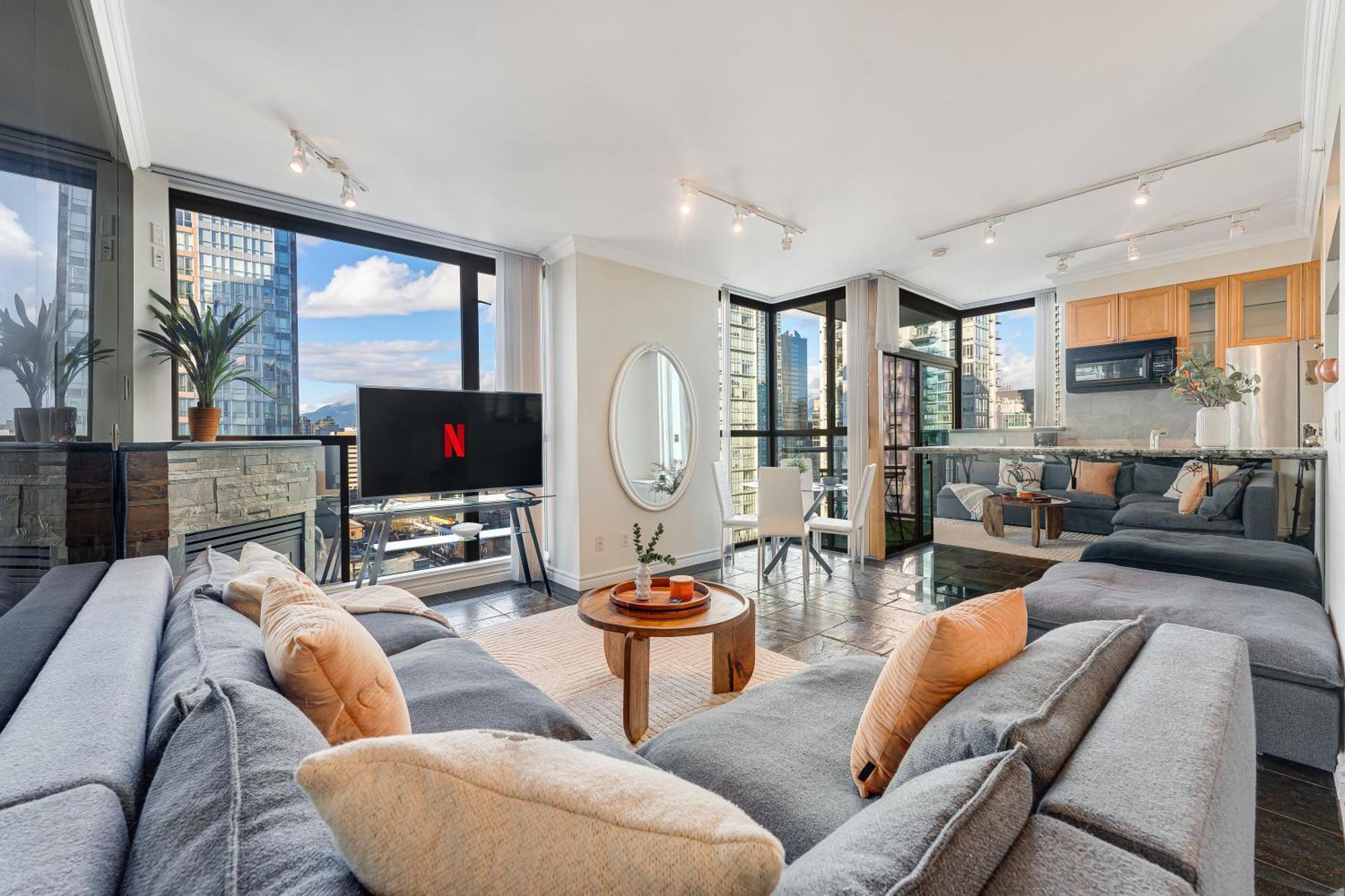 Premium 2 Bedroom In Yaletown Huge And Elegant Living Space Apartment *