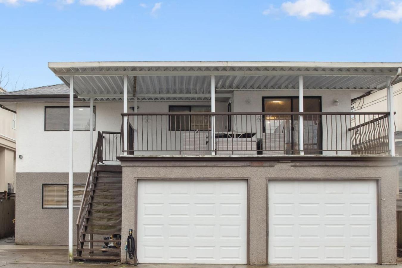Large Multi-family Retreat With 2 Car Garage Holiday home