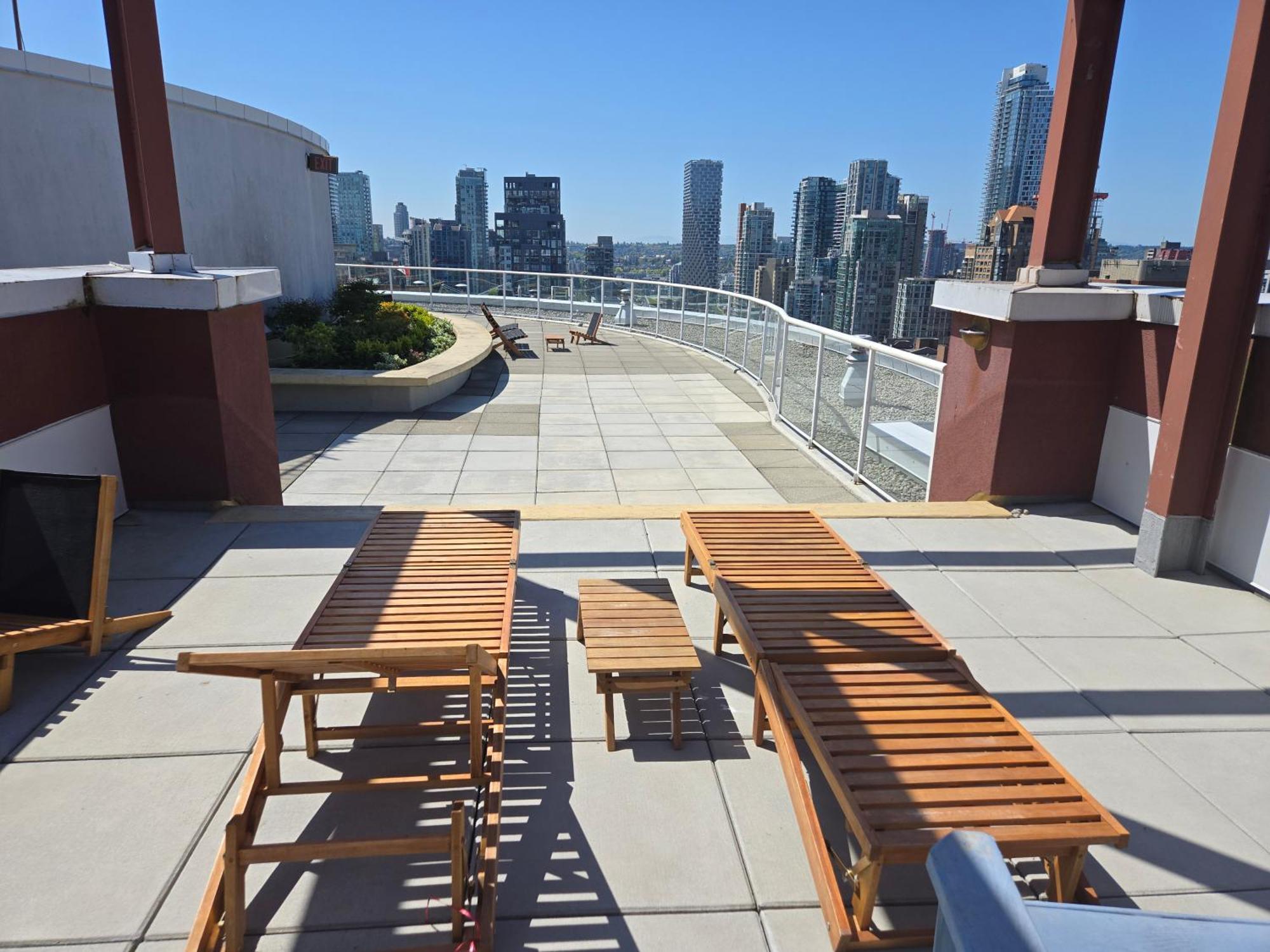 Elegant Unique Downtown Loft, Comfort & Convenience Combined Apartment *