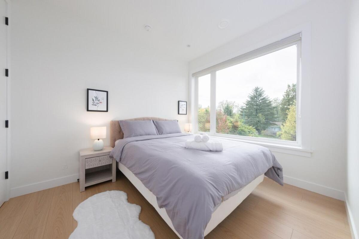 Brand New Spacious In Heart Of Apartment Vancouver