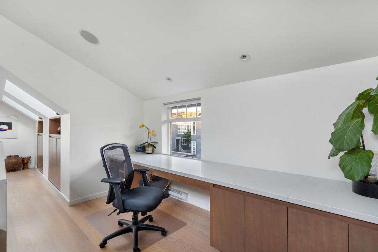 Beautiful, Newly Renovated Creek Apartment Vancouver