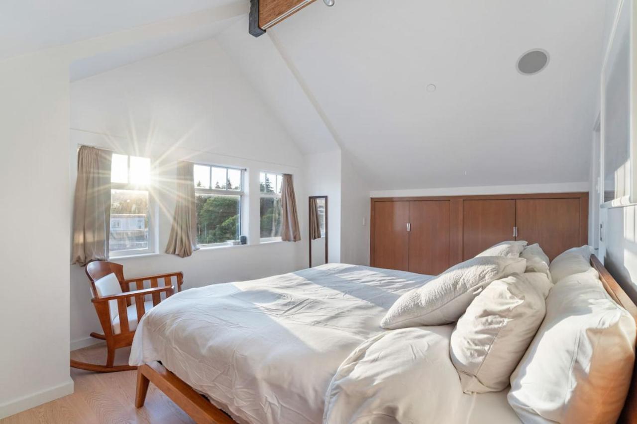 Beautiful, Newly Renovated Creek Apartment Vancouver