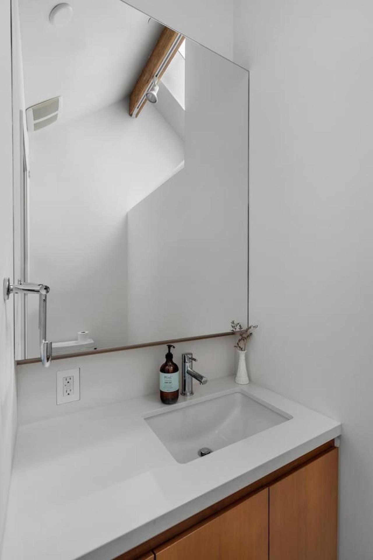 Beautiful, Newly Renovated Creek Apartment *