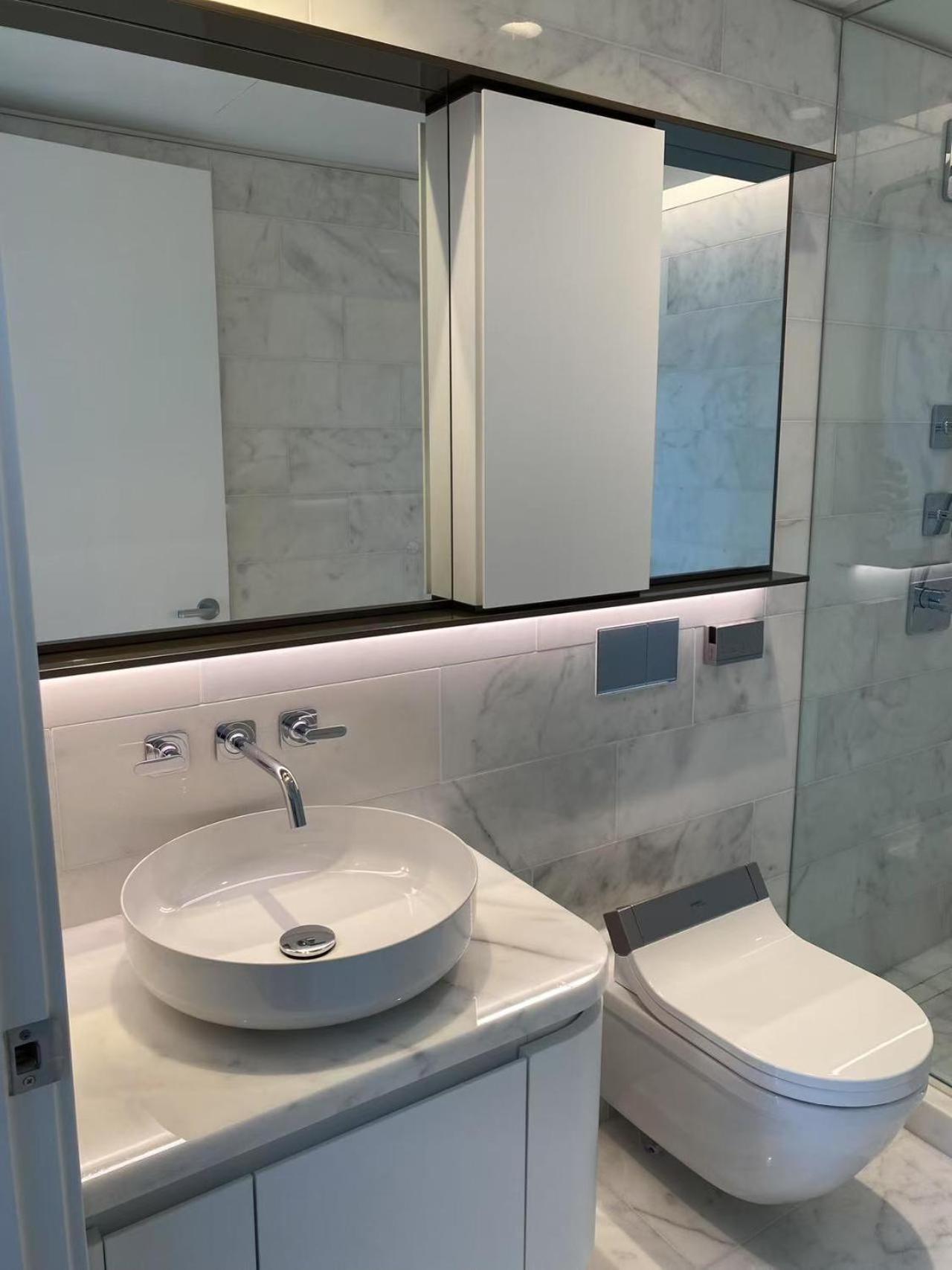 Brand New Modern 2 Bedroom In Heart Of Downtown Apartment