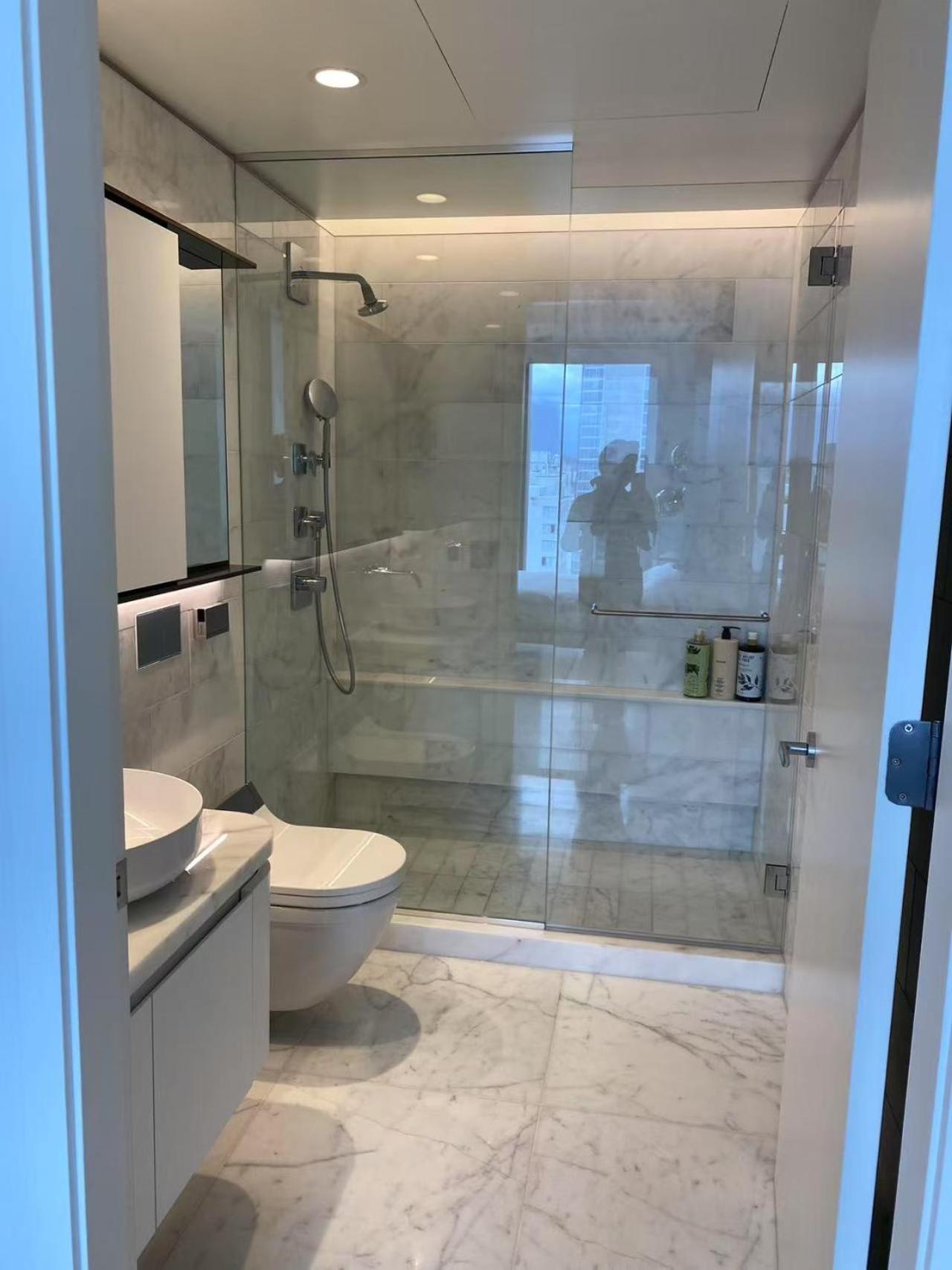 Brand New Modern 2 Bedroom In Heart Of Downtown Apartment
