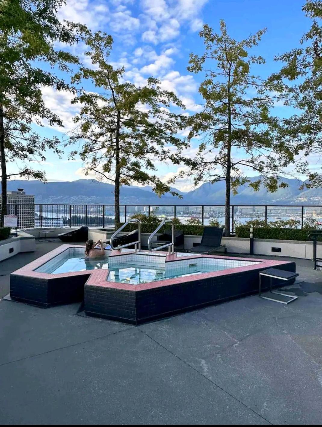 Luxury Downtown Apartment *