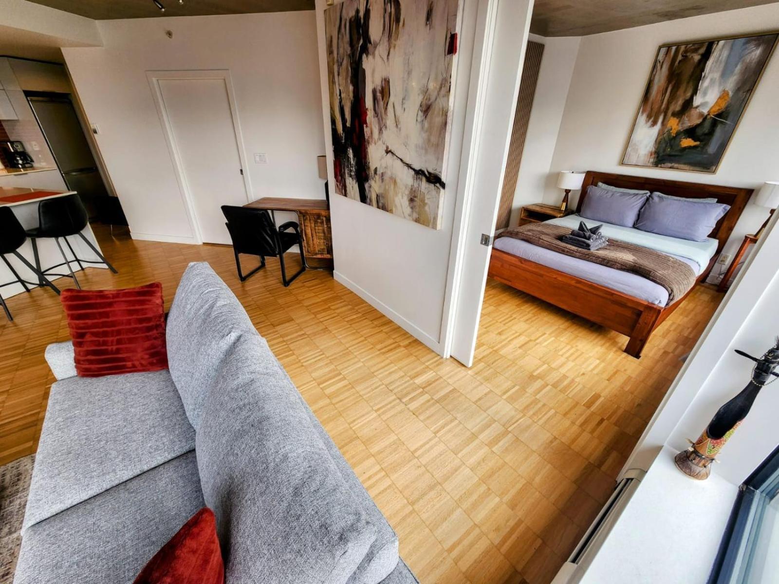 Luxury Downtown Apartment *