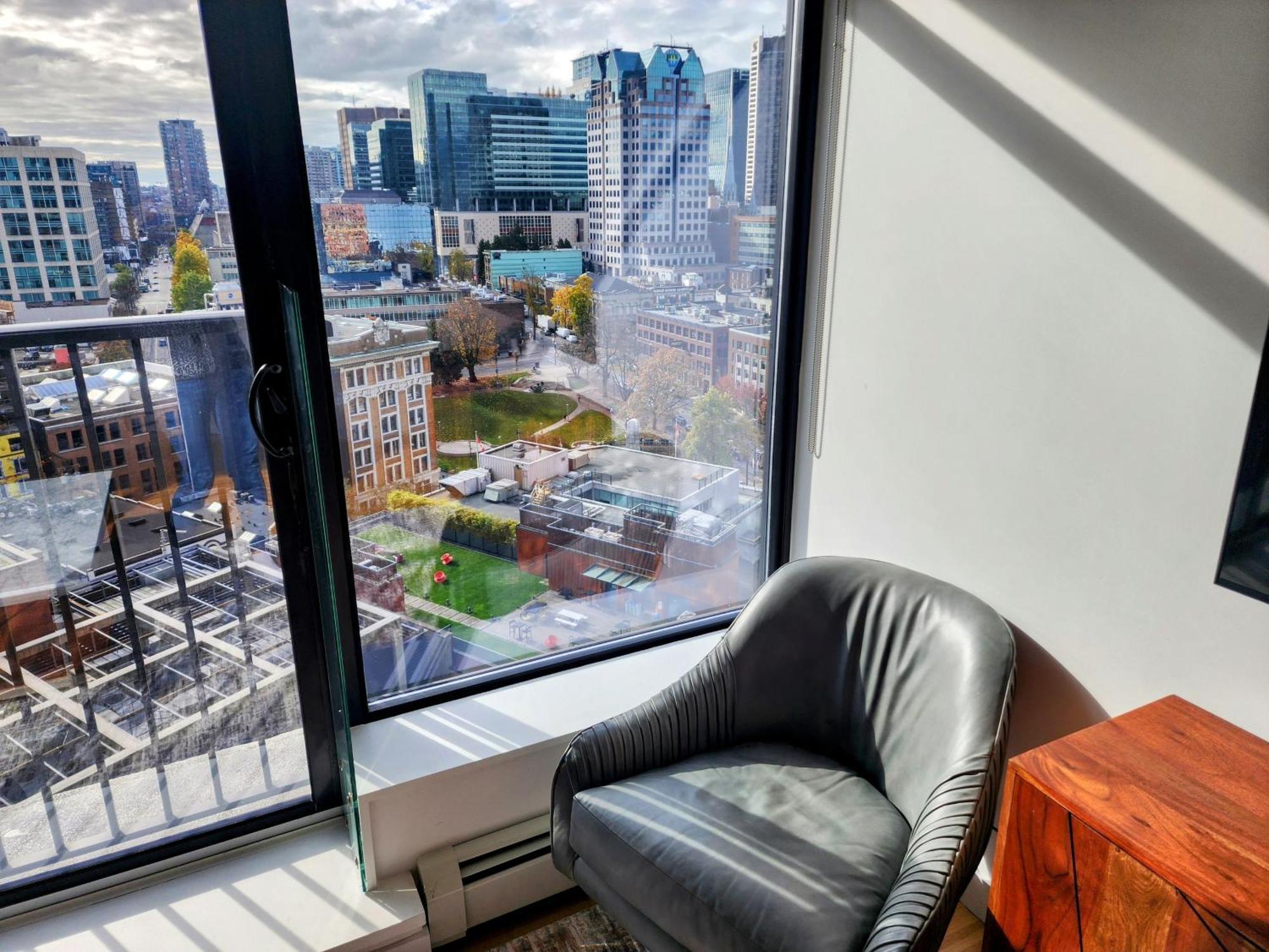 Luxury Downtown Apartment