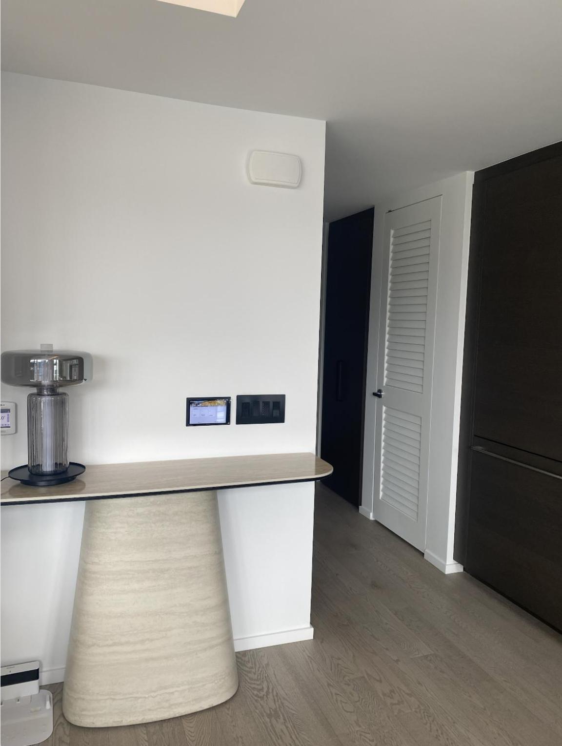 Brand New Modern 2 Bedroom In Heart Of Downtown Apartment *