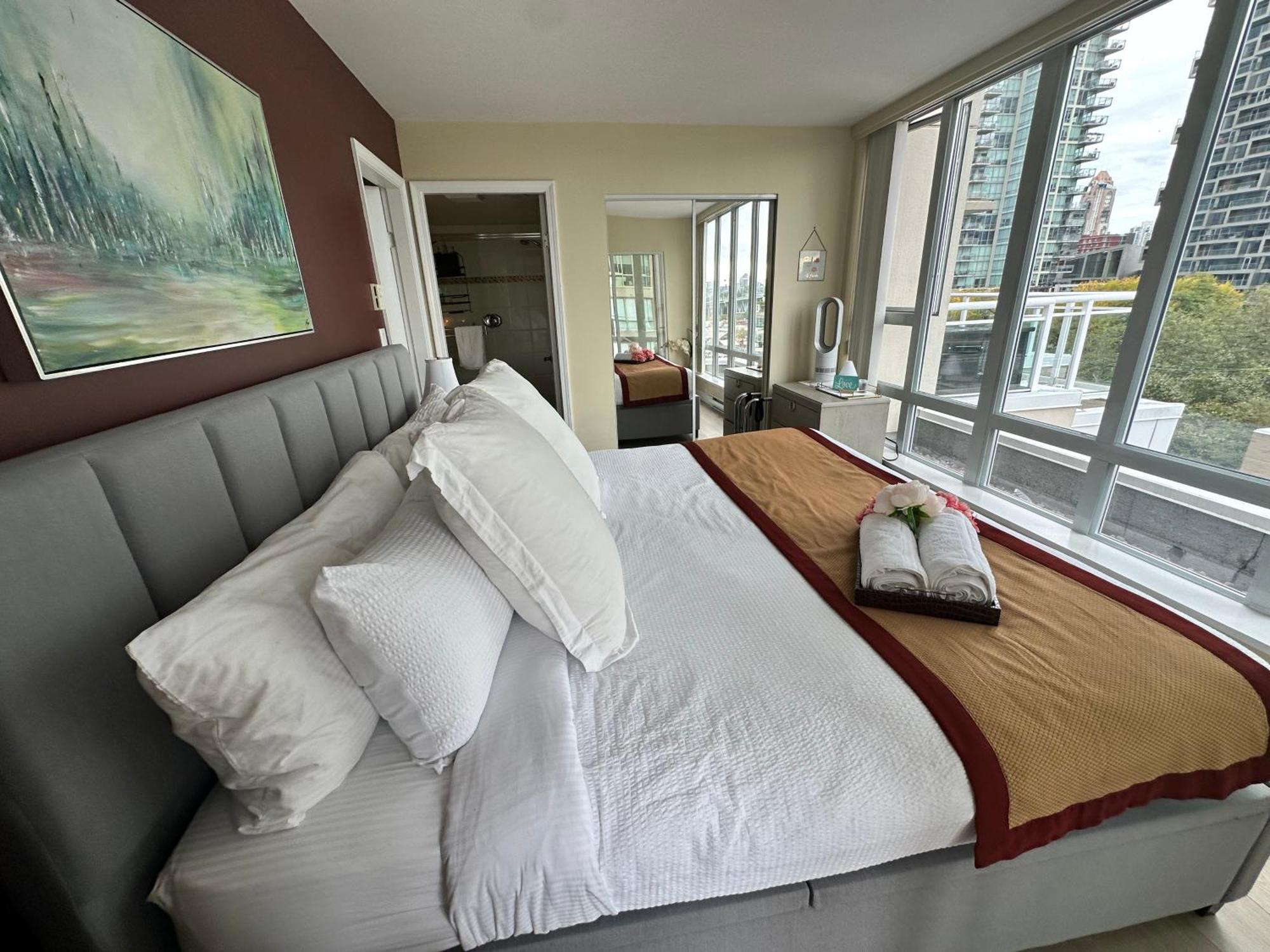 Penthouses Of Ave Apartment Vancouver