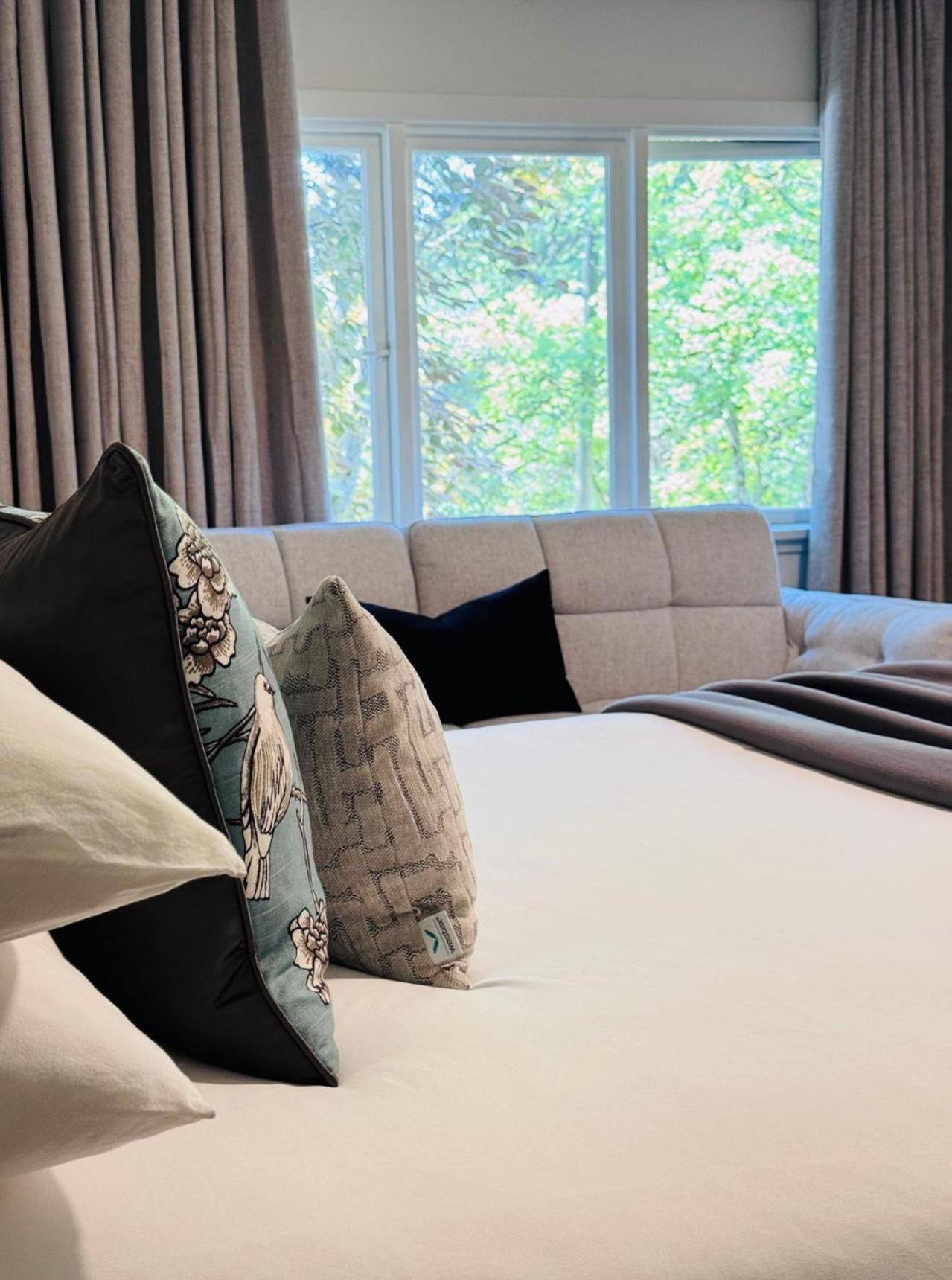 Deluxe Master Queen Bedroom Private Bathroom In West Guest house *