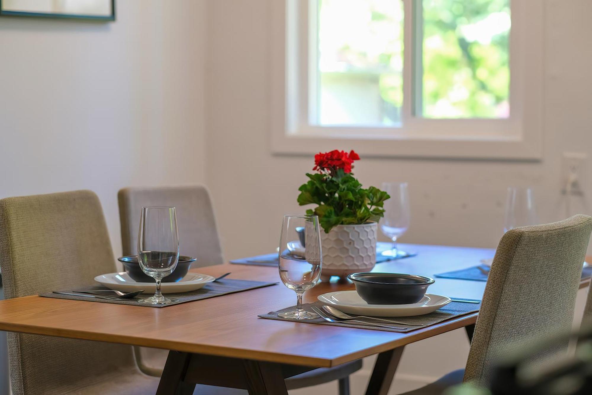 Homestay Cozy Four Bedroom House In West