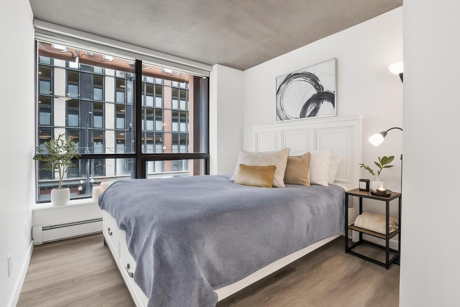 Apartment Designer 2 Bedroom Condo With Natural Light And Sleek Finishes *