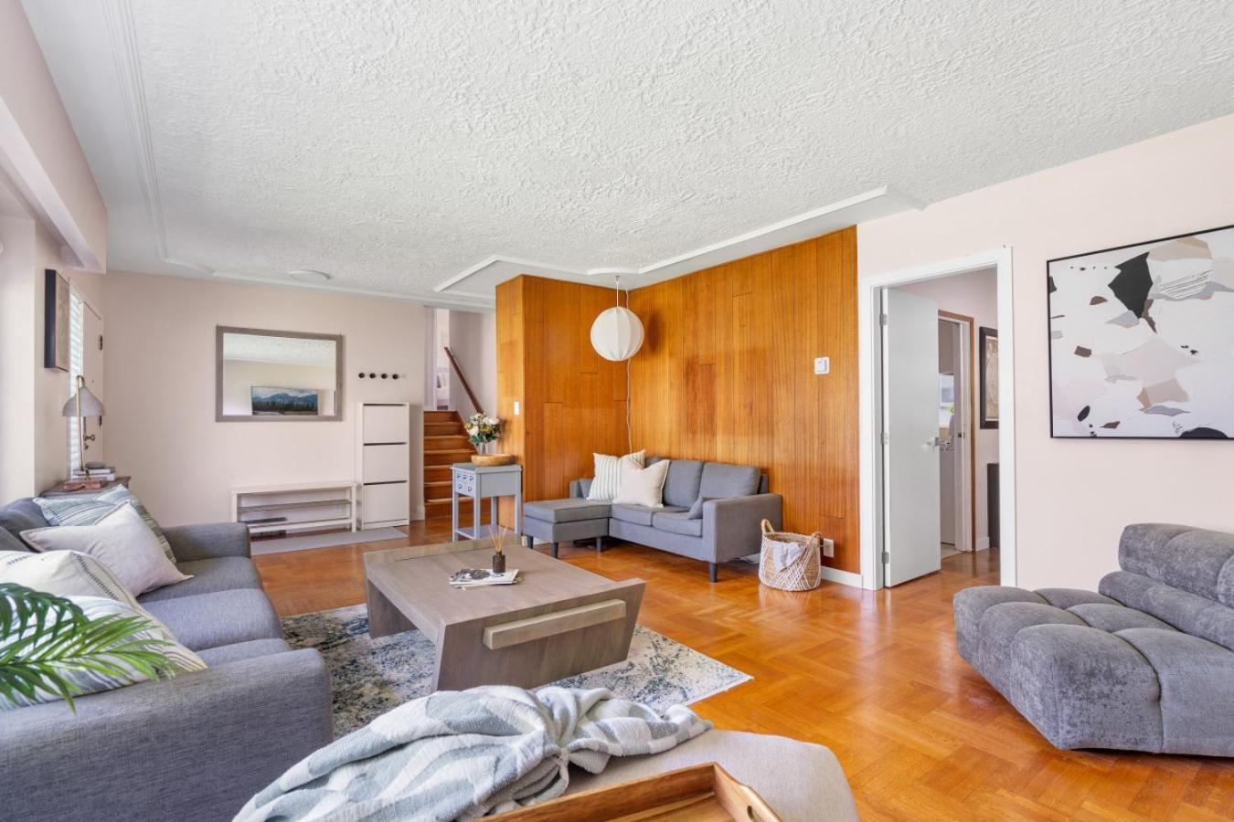 Spacious With Indoor Pool Ferienhaus *